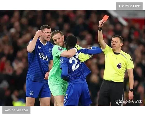 埃弗顿盖耶掌掴队友染红,VAR确认暴力行为必罚立场